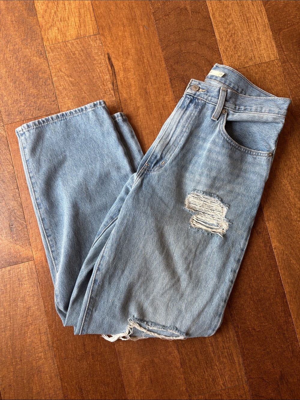 Levi’s ‘94 baggy jeans